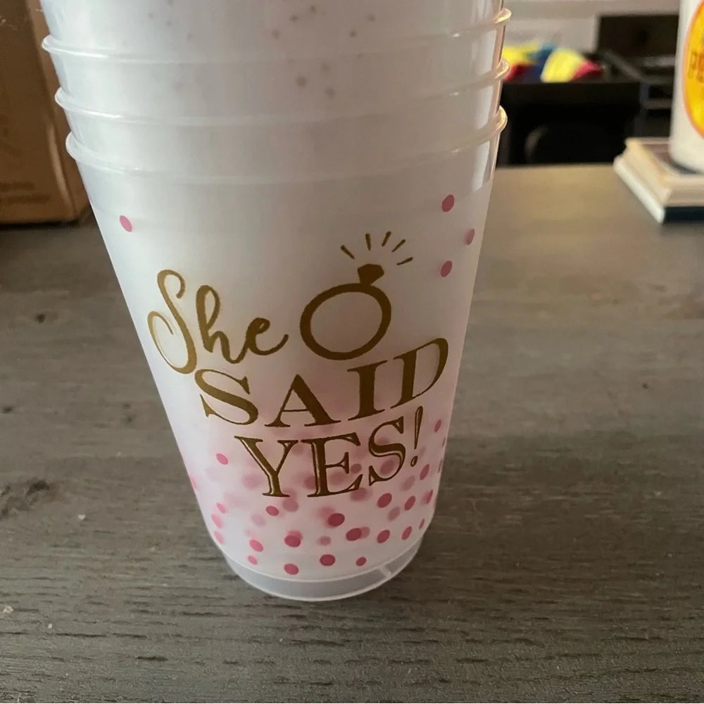 NWOT Set of 8 Gold and Pink Bachelorette Party Cups